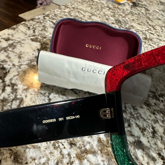 ‼️SOLD ‼️- Gucci Red and Green Designer Sunglasses - Picture 6 of 12